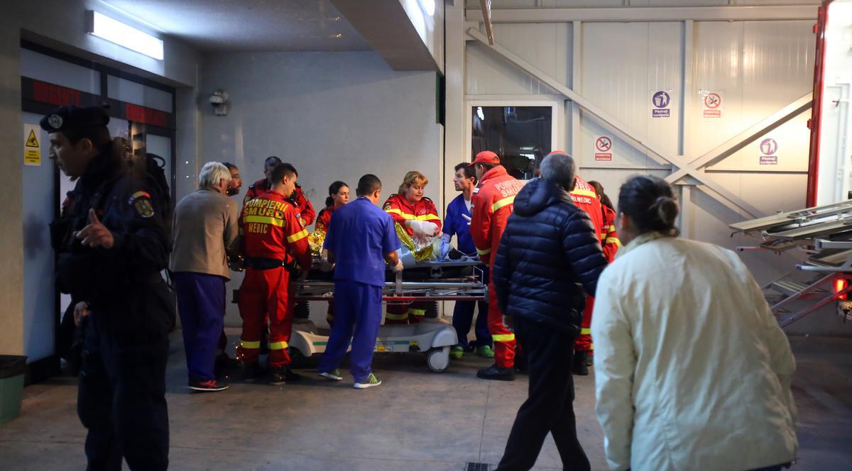 EXCLUSIV. De ce au murit INSTANTANEU majoritatea celor care au pierit în incendiul din COLECTIV? Ce s-a întâmplat în aer imediat după ce flăcările au atins buretele de pe stâlpii de susţinere