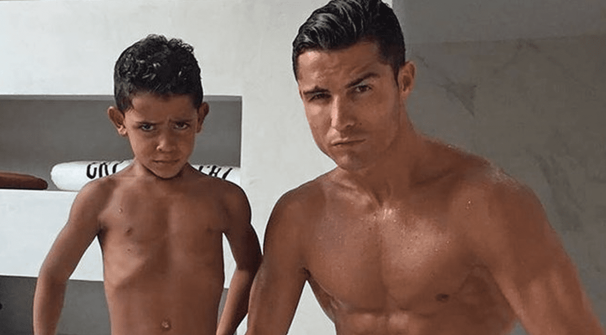 Cristiano l-a pus pe Cristianino să-și încordeze mușchii. Așa se bucură tată său după ce câte un gol
