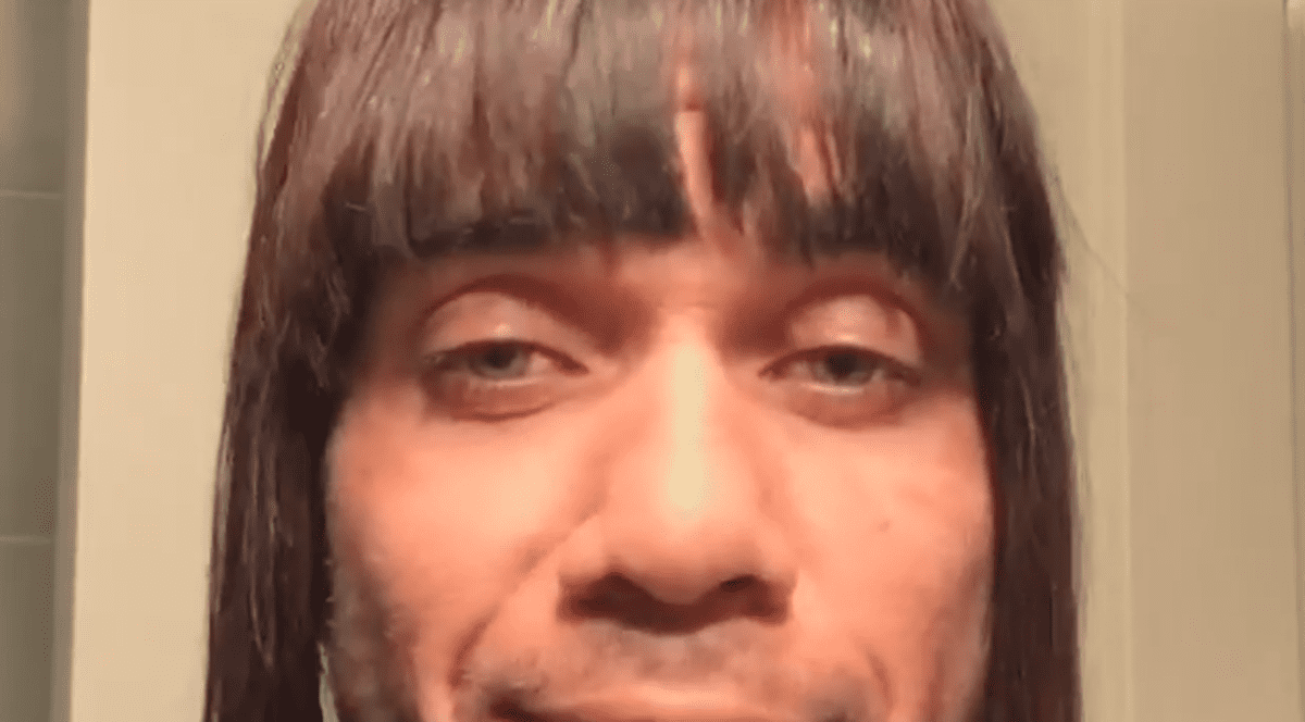 Brazilianul Dani Alves, fundașul Barcelonei, s-a transformat în femeie! / VIDEO