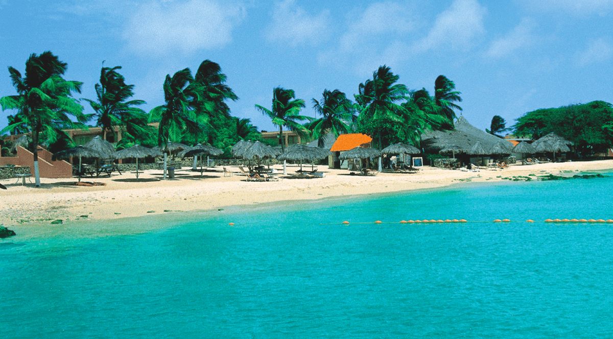 Românii au prins gustul vacanțelor exotice. Plătesc, în medie, 1400 euro / persoană pentru un sejur