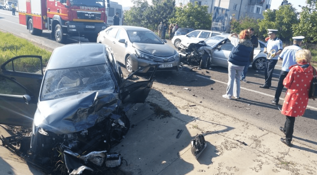 Carambol la intrarea în Iași, după ce o femeie a adormit la volan