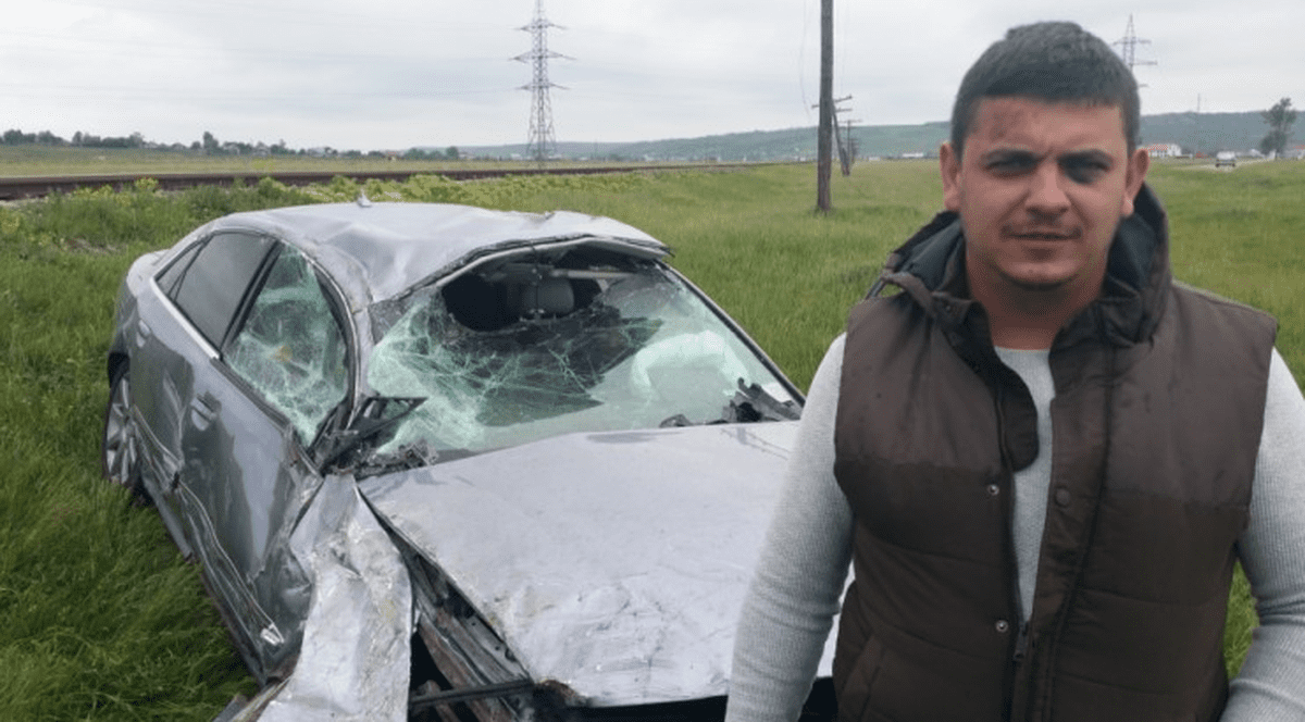 Accident teribil în județul Iași | A făcut praf mașina cumpărată în urmă cu trei zile!