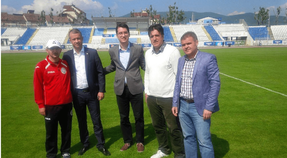 FRF. ”Caracterele” din fotbal! Corpodene, ai uitat de poza asta? Fostul arbitru e nemilos Burleanu. În 2014, se gudura pe lângă el!