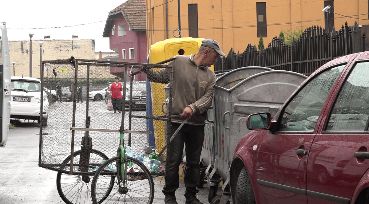 Bebeluș mort, aruncat la ghenă! Cel care l-a găsit a salvat o fetiță abandonată la gunoi, în 2010