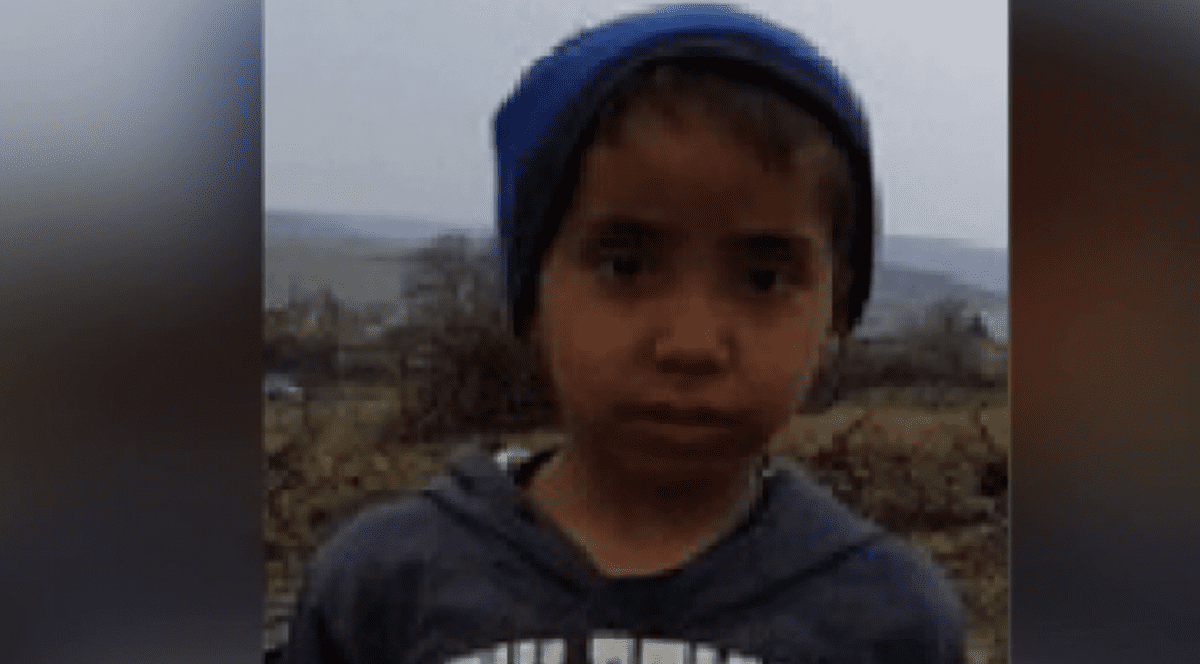 Un copil de 5 ani a dispărut de acasă. Băiatul este căutat de zeci de jandarmi și polițiști