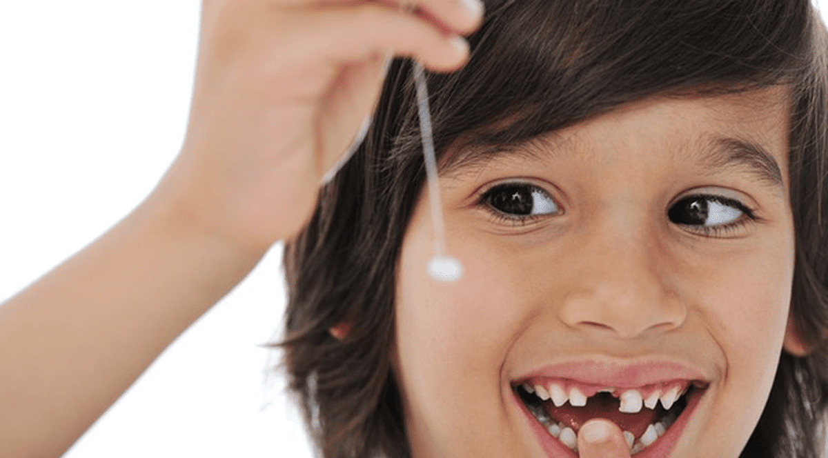 Nu arunca dinții de lapte ai copilului tău. Îi pot salva viața