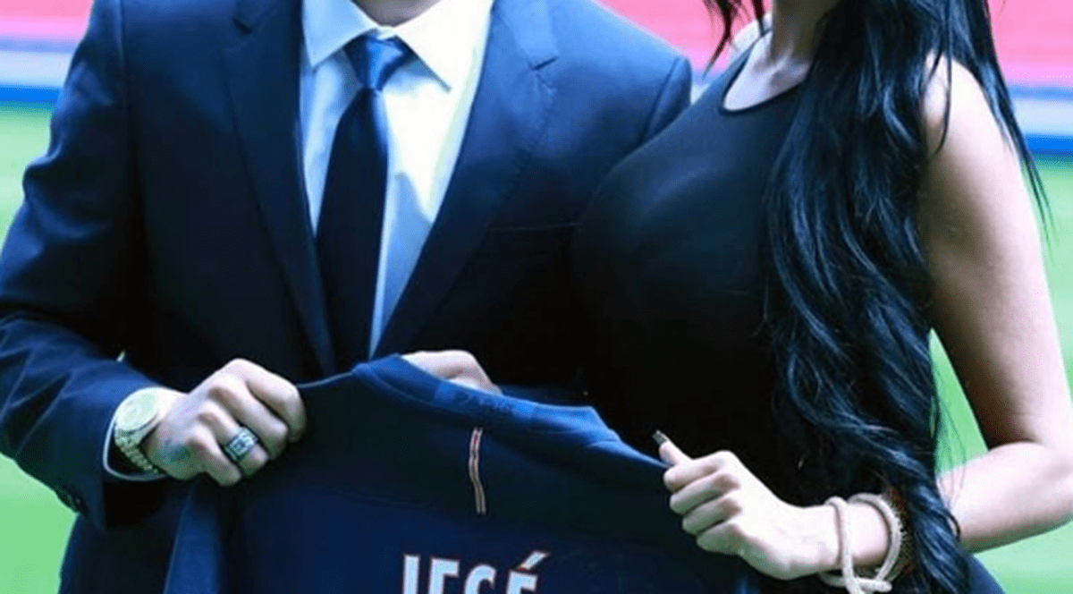 Jese a fost însoțit la prezentarea oficială ca fotbalist al lui PSG cu iubita lui, Aurah Ruiz.