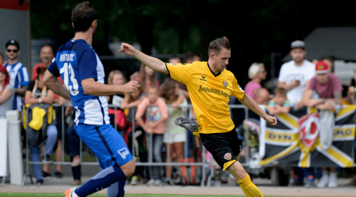 Fundașul Marc Wachs (dreapta) nu a disputat nici un meci oficial pentru Dynamo Dresda în acest sezon. (FOTO: dynamo-dresden.de)