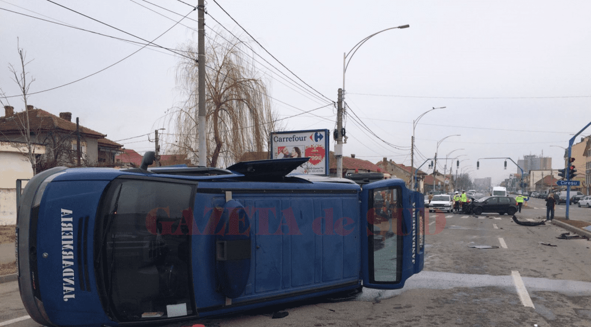 Patru jandarmi răniți într-un accident în județul Mehedinți