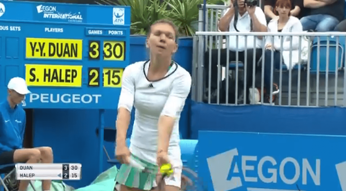 Simona Halep, la serviciu