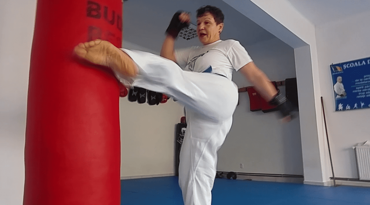 O pensionară din Târgoviște face karate la 60 de ani