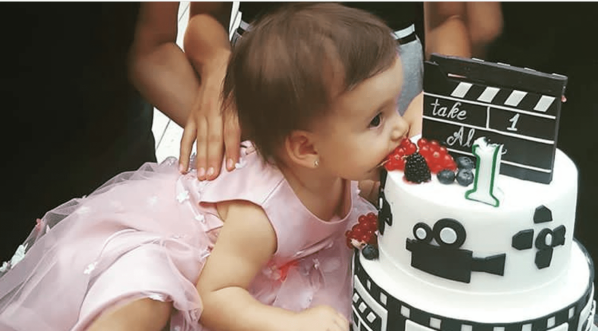 Amalia Enache şi-a promis că nu îi va face asta fetiţei sale, însă a cedat. “Creierul de mamă o ia uşor razna?“