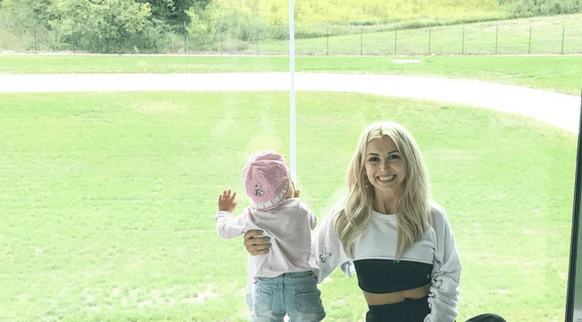 Andreea Bălan a plecat în vacanță cu fiica și soțul ei. Ce mult a crescut Ella. “Mă dor obrajii de cât am râs”