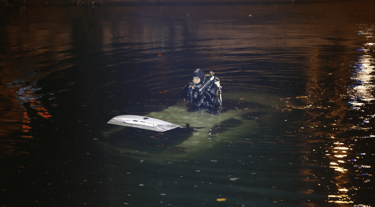 Un șofer a căzut cu mașina în Dâmbovița, în zona Cotroceni