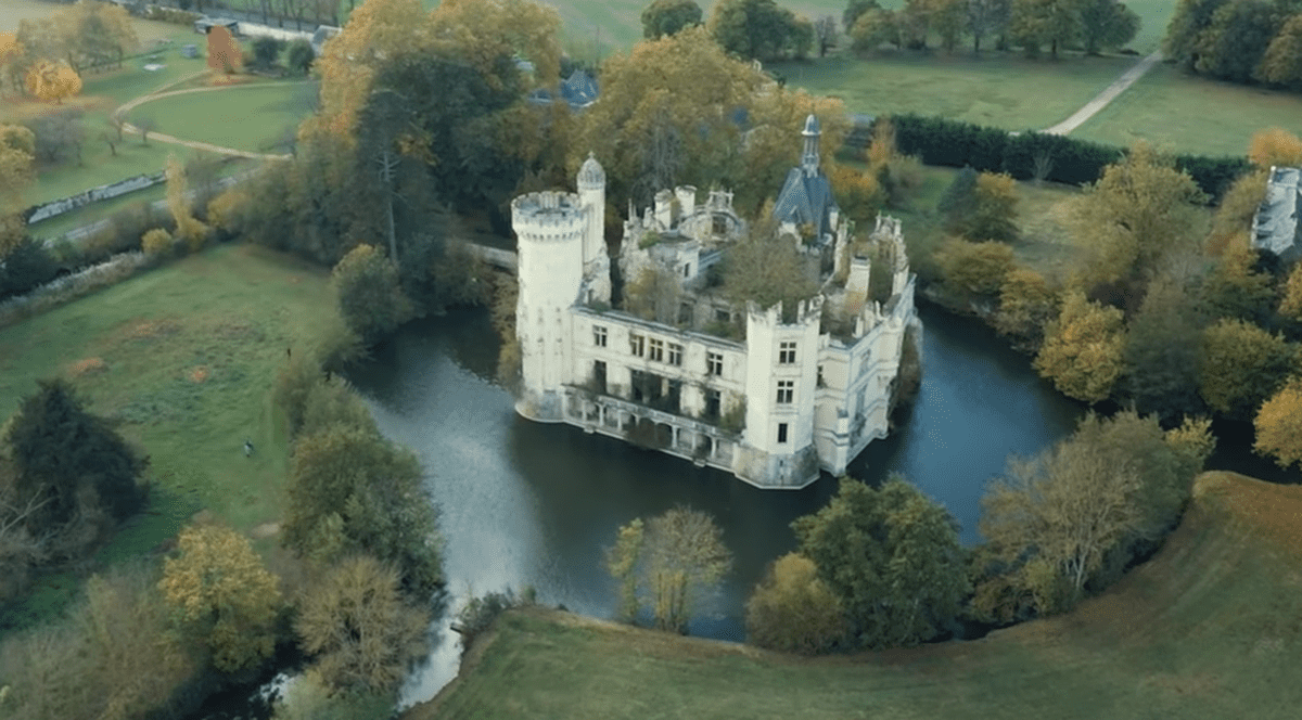 au devenit proprietarii unui castel din Franța