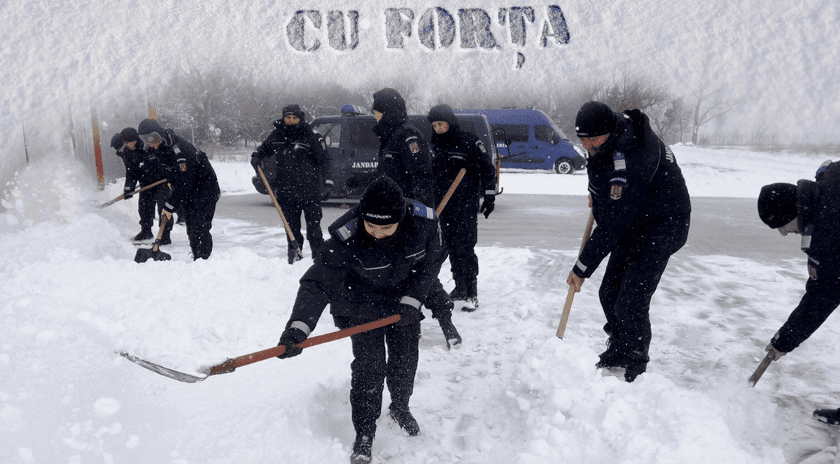 Jandarmii deszăpezesc spitalele pentru copii din București