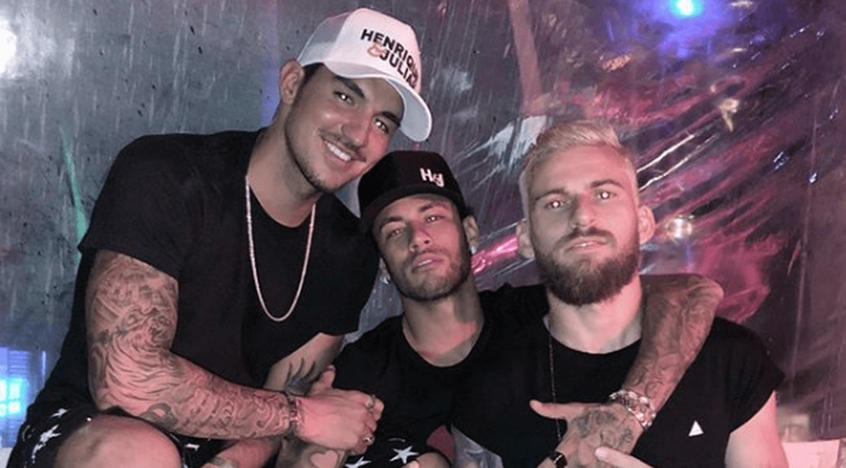 Neymar (centru), alături de doi prieteni la o petrecere (FOTO: instagram/neymarjr)