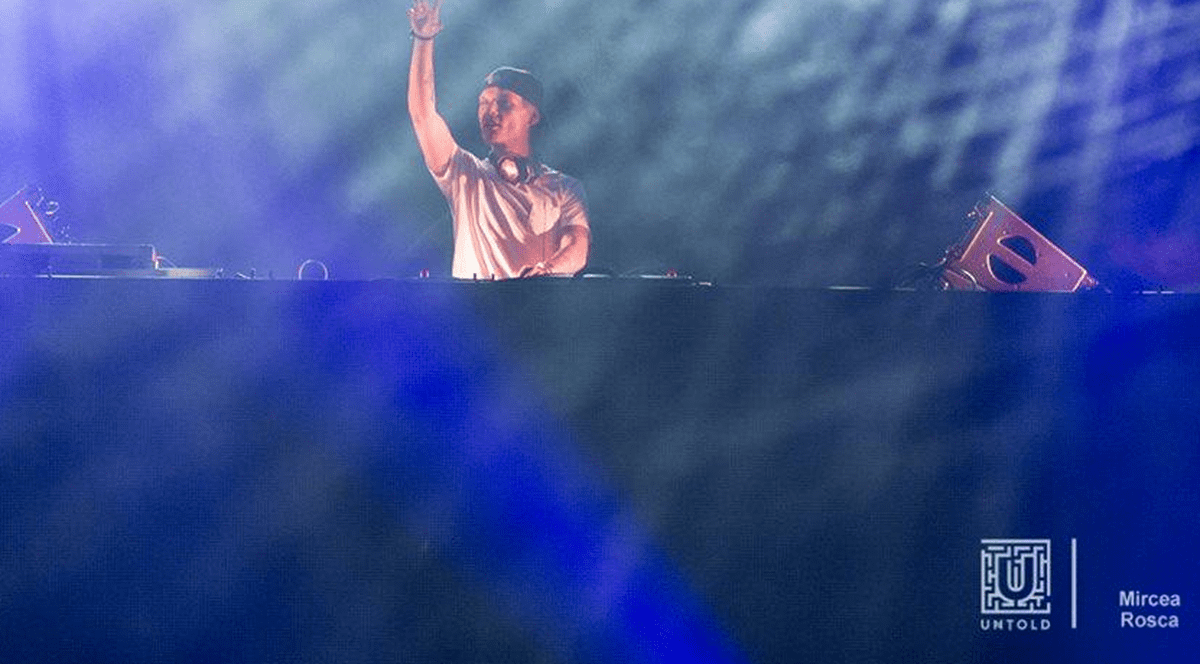 FOTO&VIDEO/ Avicii a fost în România, la festivalul Untold, în 2015. DJ-ul a strâns 60.000 de spectatori