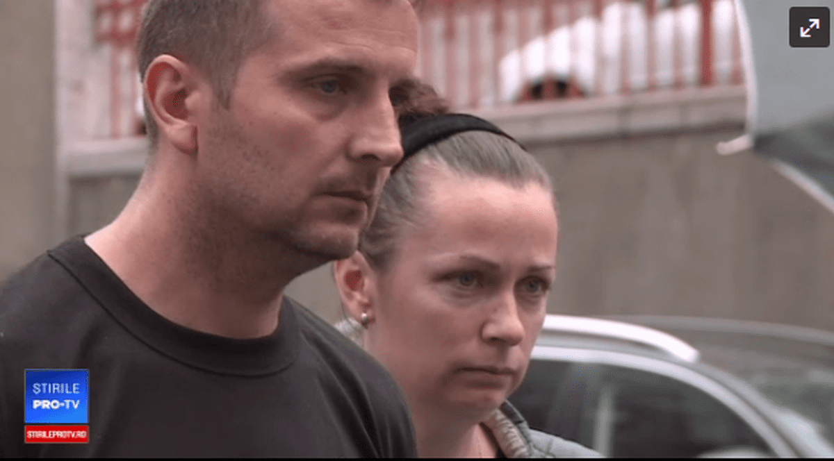 Cauza morții copilului din București care a mâncat shaorm. Părinții îndurerați ai lui Theodor, copilul de 3 ani care a murit după ce a mâncat shaorma