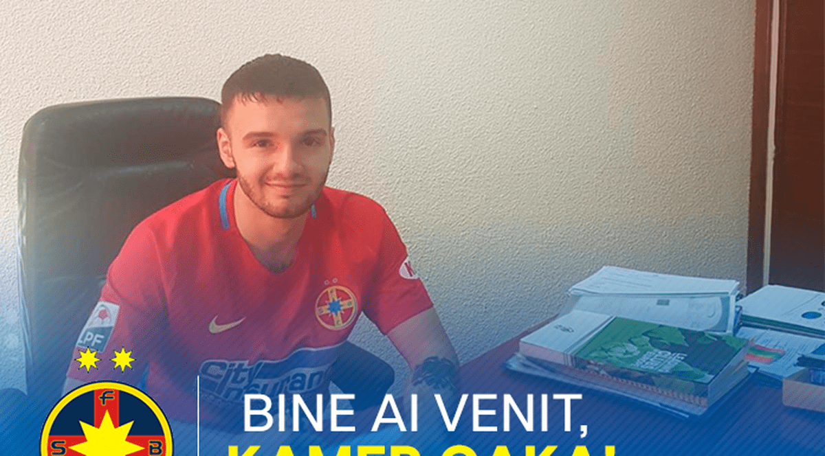 Kamer Qaka a povestit cel mai intens moment din cariera sa: ”Atunci am început să plâng”. Kamer Qaka a semnat cu FCSB! Qaka (al doilea din dreapta), lângă Gigi Becali, chiar dacă acesta vrea să inducă ideea că „patron” este Vasi