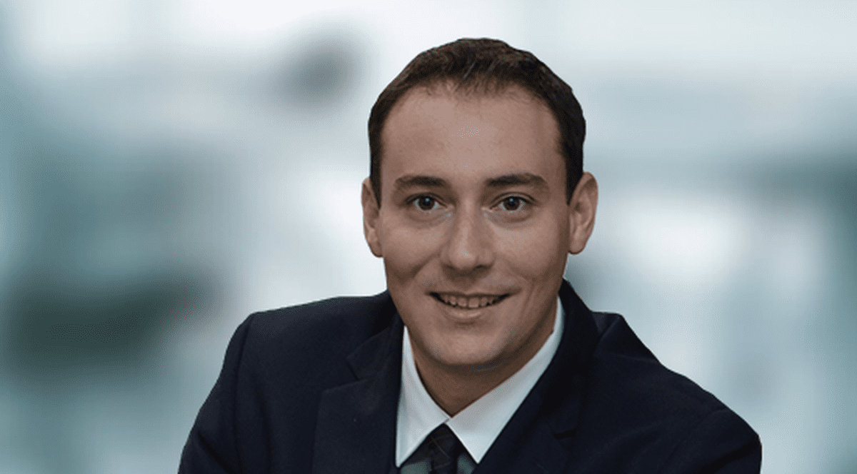 Mărirea sânilor cu implanturi de silicon. Chirurgul estetician dr. Radu Panțuru explică cele mai importante lucruri pe care trebuie să le știi despre operație