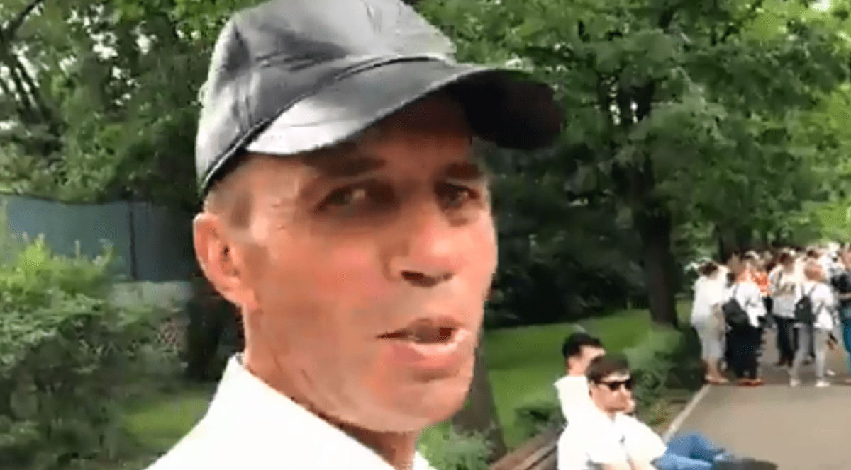 VIDEO/Mitingul PSD. De ce a venit un vasluian să protesteze la București? ”Ca să ploaie...”