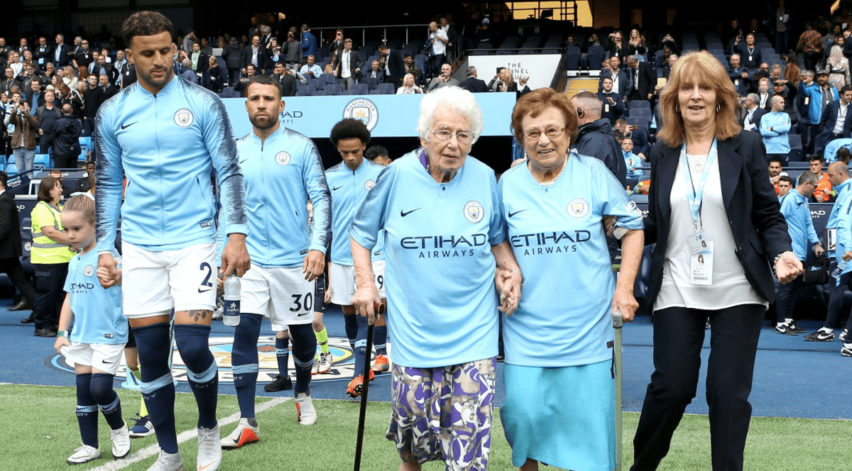 Manchester City le-a onorat pe cele mai bătrâne suportere ale clubului