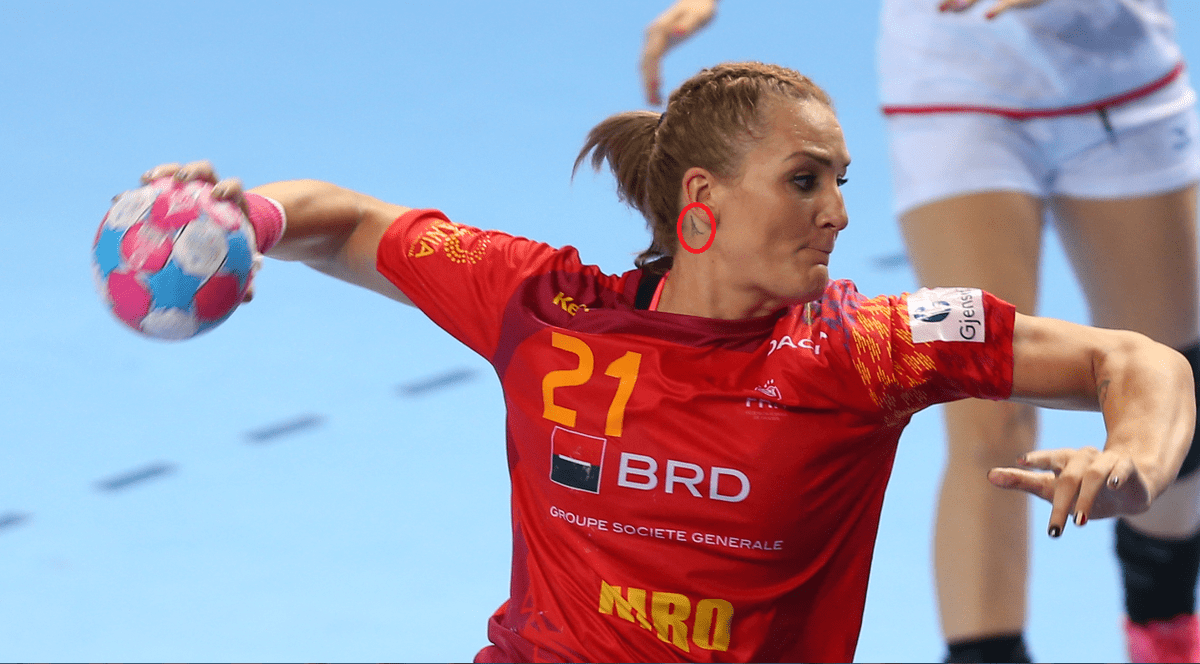 Talismanul Crinei Pintea. Handbalista și-a tatuat Turnul Eifel lângă ureche