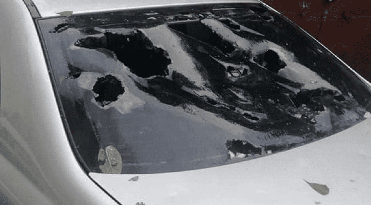 Natura s-a dezlănțuit la Zalău. Gheața a spart parbrizele mașinilor