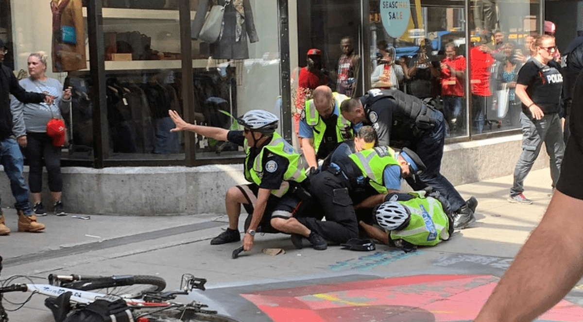 Incident armat la o paradă din Toronto.