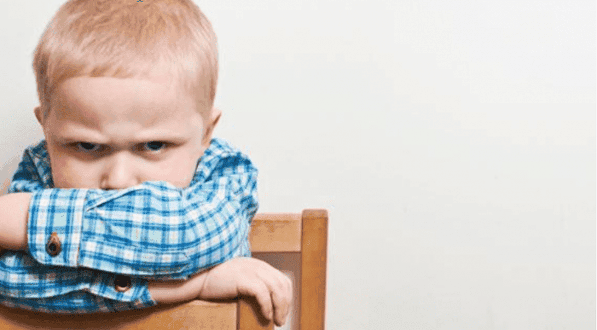 Tantrum-ul sau accesele de furie ale copiilor. La ce vârstă apar și care sunt cauzele