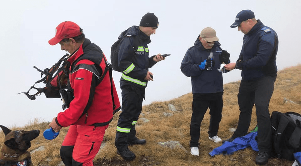 UPDATE | Turistul maghiar de 75 ani, care se rătăcise în Munţii Rodnei, a fost găsit în viață după 16 ore de căutări
