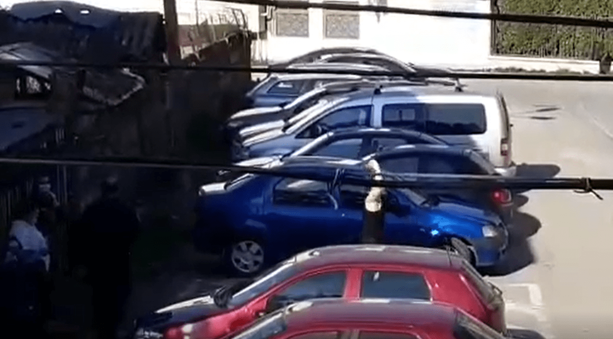 Veselie în pandemie. Carantină cu muzică și mișcări de aerobic în Bistrița