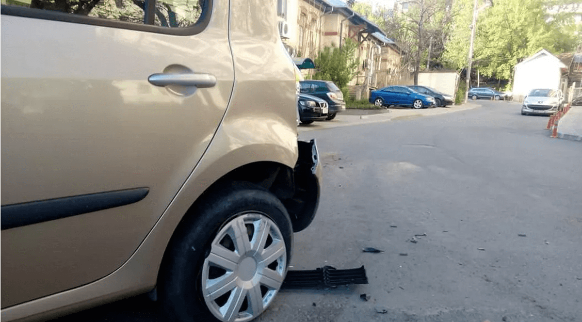 Dosar penal pentru o infirmieră din Iași care s-a urcat băută la volan. Femeia a distrus două mașini