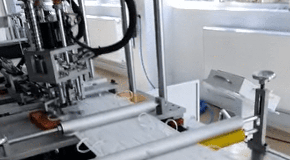 Video  |De la arme la echipamente medicale. Fabrica de armament a statului produce măști de protecție