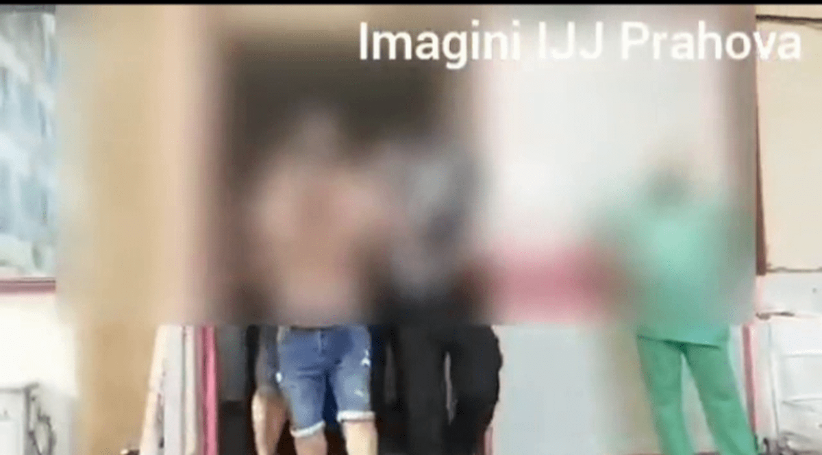 VIDEO  | Scandal la Spitalul Județean de Urgență Ploiești. Doi indivizi s-au certat cu angajații și au fost ridicați de jandarmi