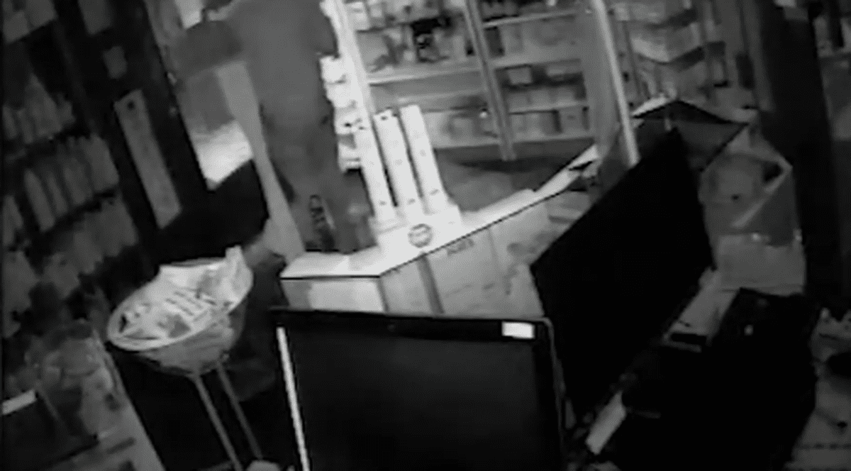 VIDEO | O bandă de români din Spania, arestată după ce a jefuit 47 de farmacii. Spargerile au avut loc în perioada de alarmă