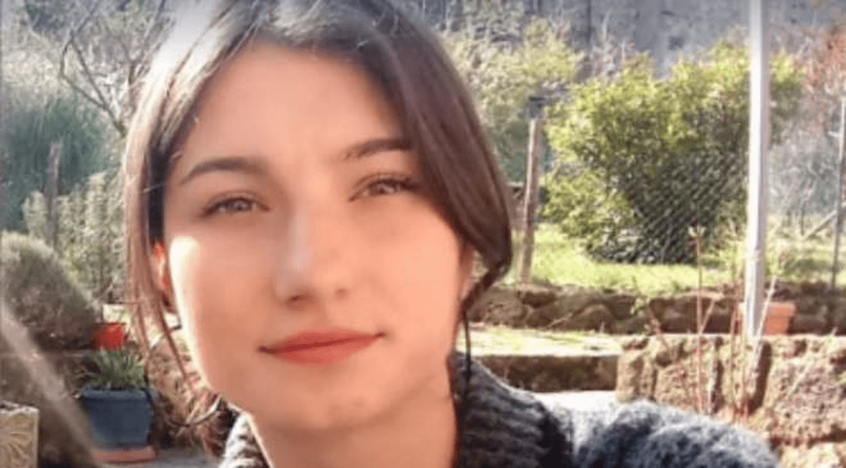 O româncă în vârstă de 20 de ani a fost găsită moartă într-un hambar pe câmp. Mai multe persoane sunt cercetate de procurori