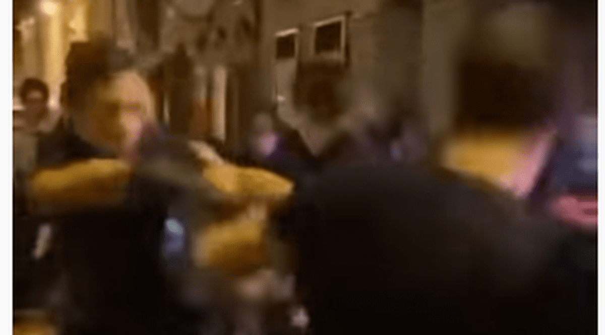 VIDEO | Patru polițiști răniți în Germania, după o bătaie cu proprietarii și clienții unui bar din Augsburg