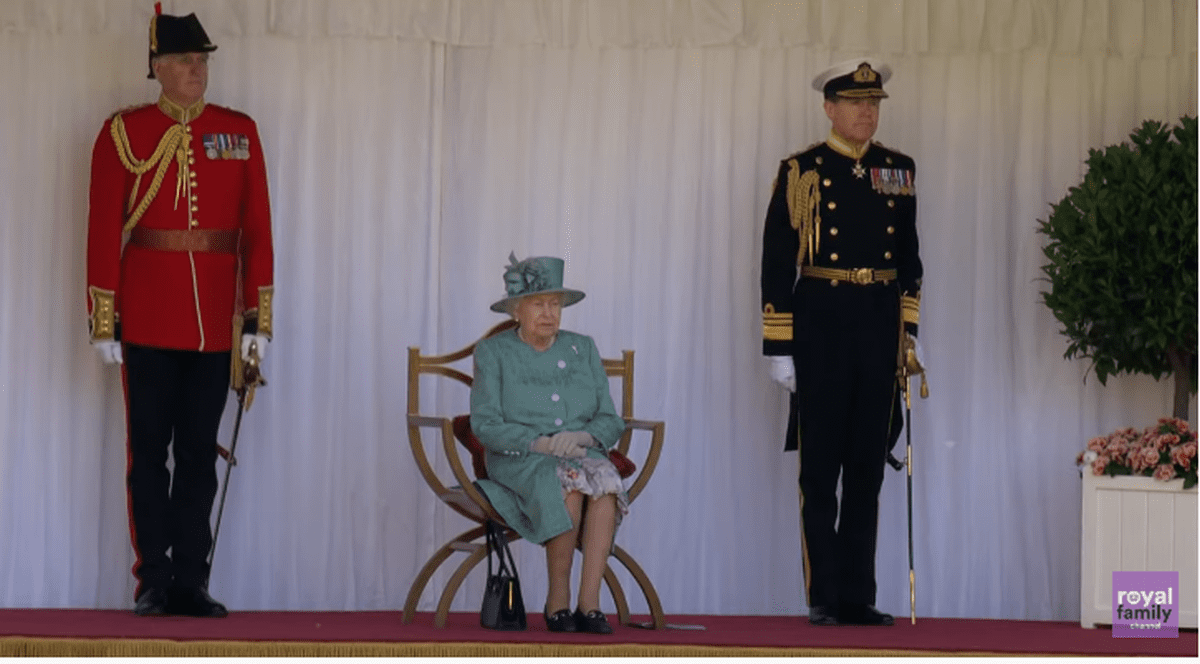 VIDEO | Regina Elisabeta a fost aniversată oficial, pentru împlinirea vârstei de 94 de ani, printr-un ceremonial militar restrâns