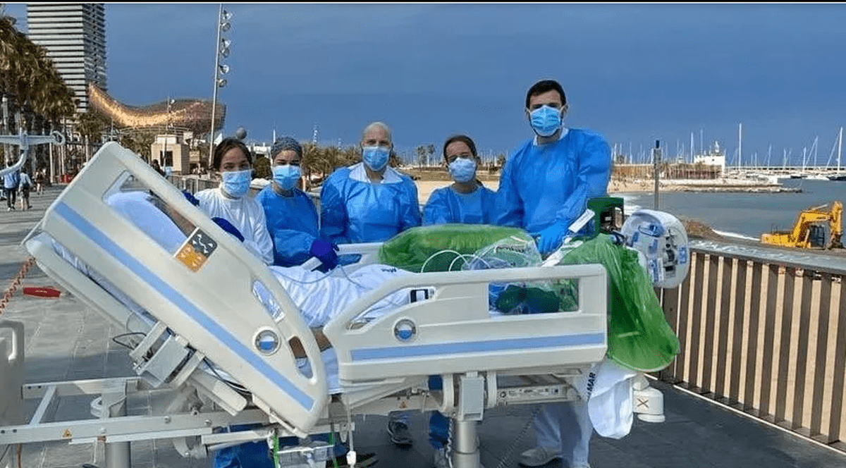 Un spital din Barcelona duce la mare pacienții recuperați după COVID FOTO: HOSPITAL DE MAR