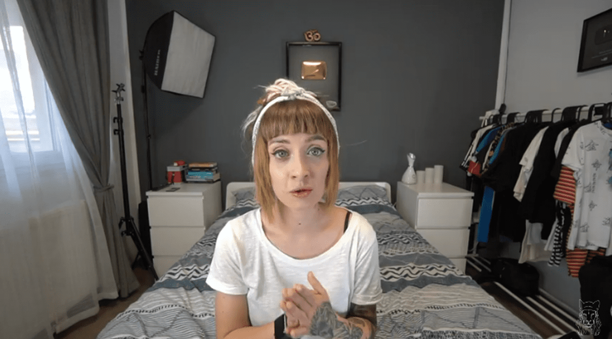 VIDEO | Vloggerița Tequila acuză că a fost bătută de un dezvoltator imobiliar din cauza unui loc de parcare