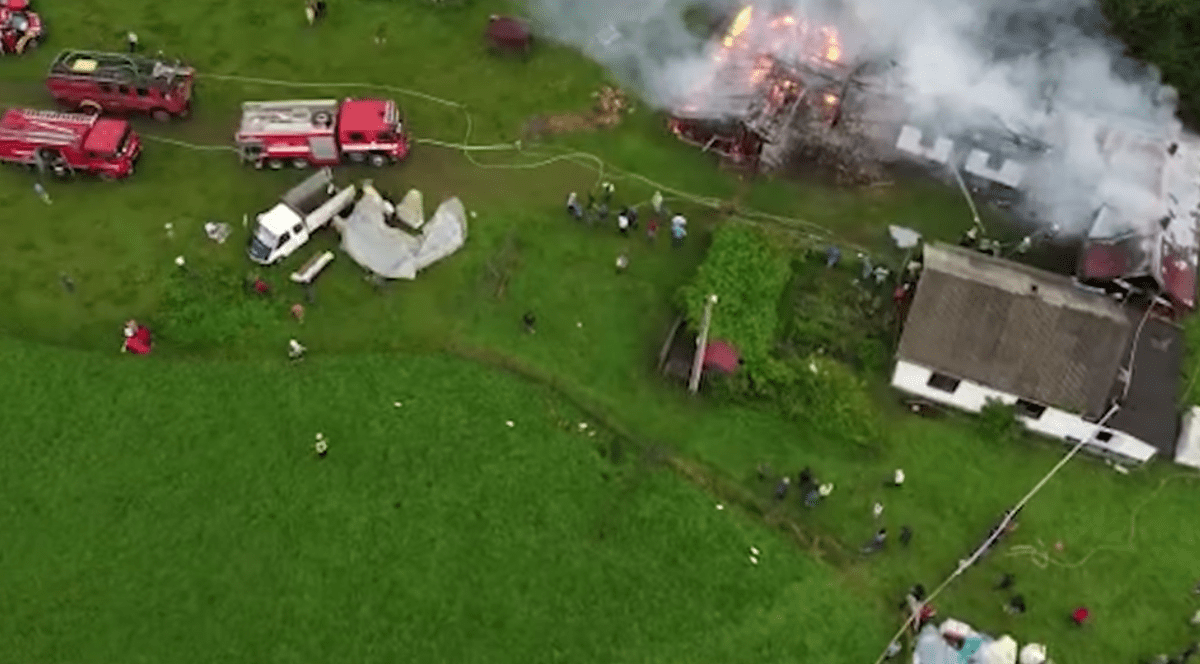 VIDEO | Furtunile și ploile puternice au făcut prăpăd în județul Suceava. O casă a fost lovită de trăsnet, iar mai multe drumuri și curți au fost inundate