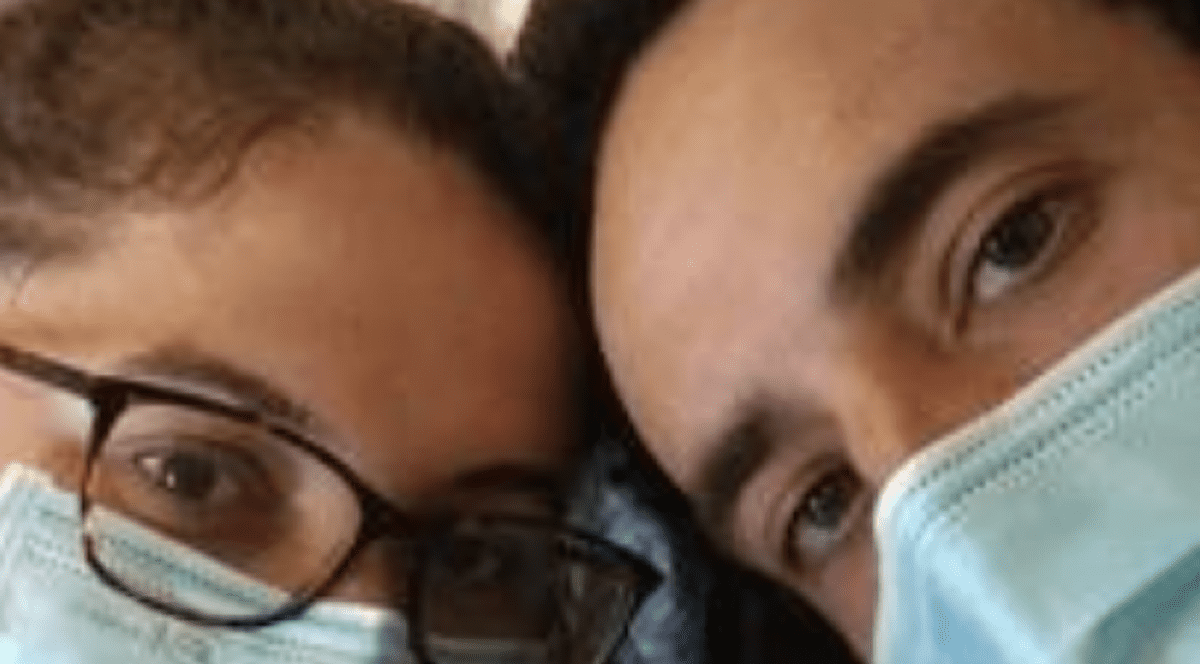 Doi turiști spanioli susțin că au fost băgați în carantină la București, deși nu veneau dintr-o zonă “galbenă”: “E o rușine”