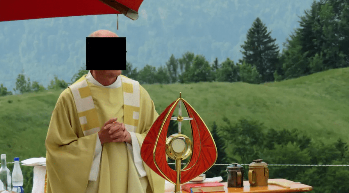 Scandal sexual în biserică. Ce poză i-a trimis un preot din Elveția secretarei parohiei sale. Excomunicat, el acuză o “conspirație”