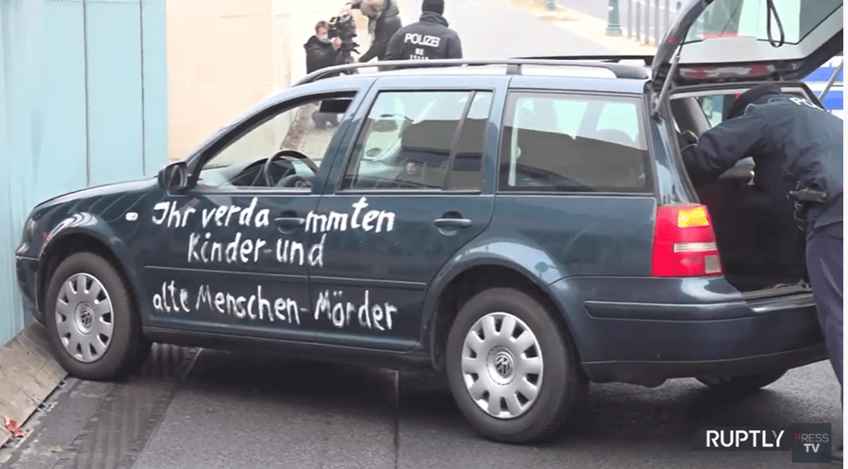 Mașina izbil gardul cancelariei Berlin