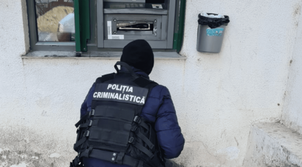 Zeci de percheziţii în judeţele Arad, Timiş, Cluj, Iaşi şi Caraş-Severin, la o grupare specializată în traficul de migranţi şi de droguri