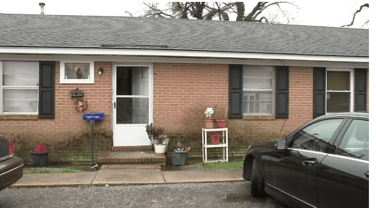 Un copil de 12 ani a împușcat hoții care intraseră în casa familiei și o răniseră pe bunica lui