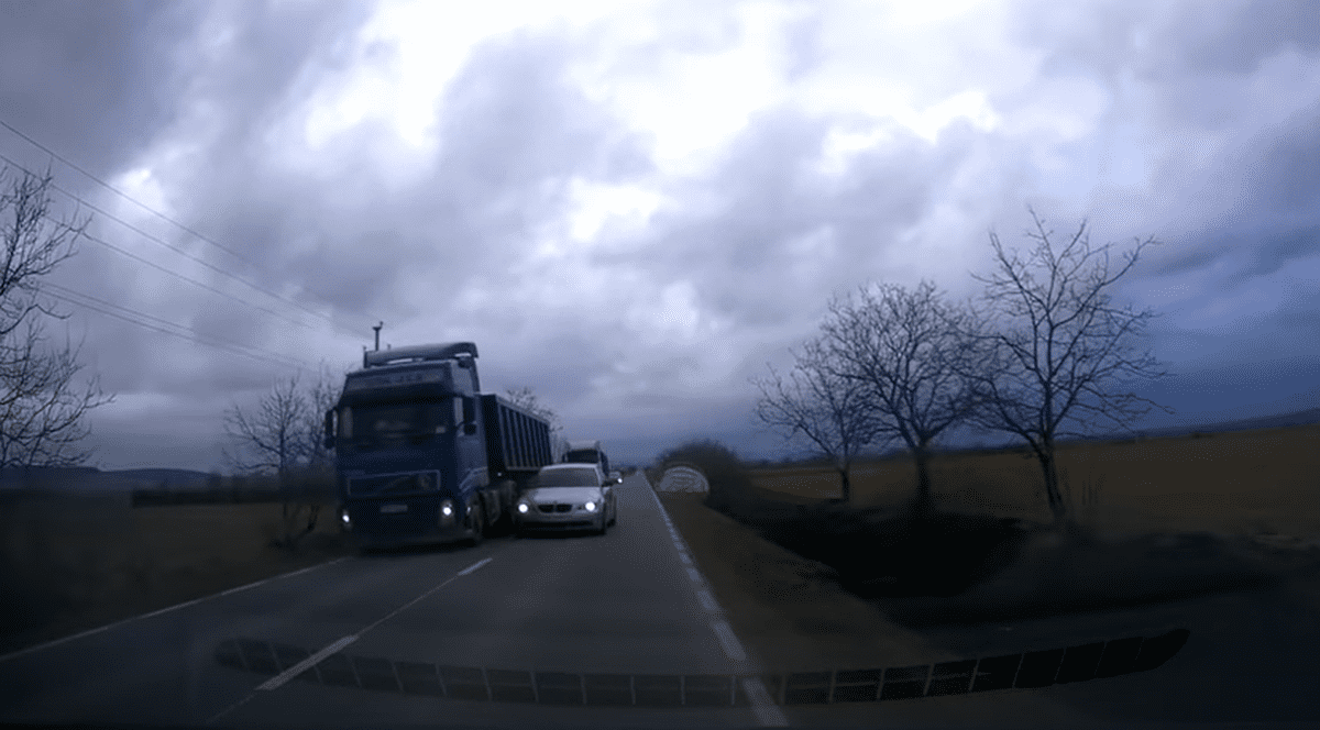 Șoferul din Sibiu care a pus în pericol pasagerii din două mașini a fost găsit. Cum l-au sancționat polițiștii