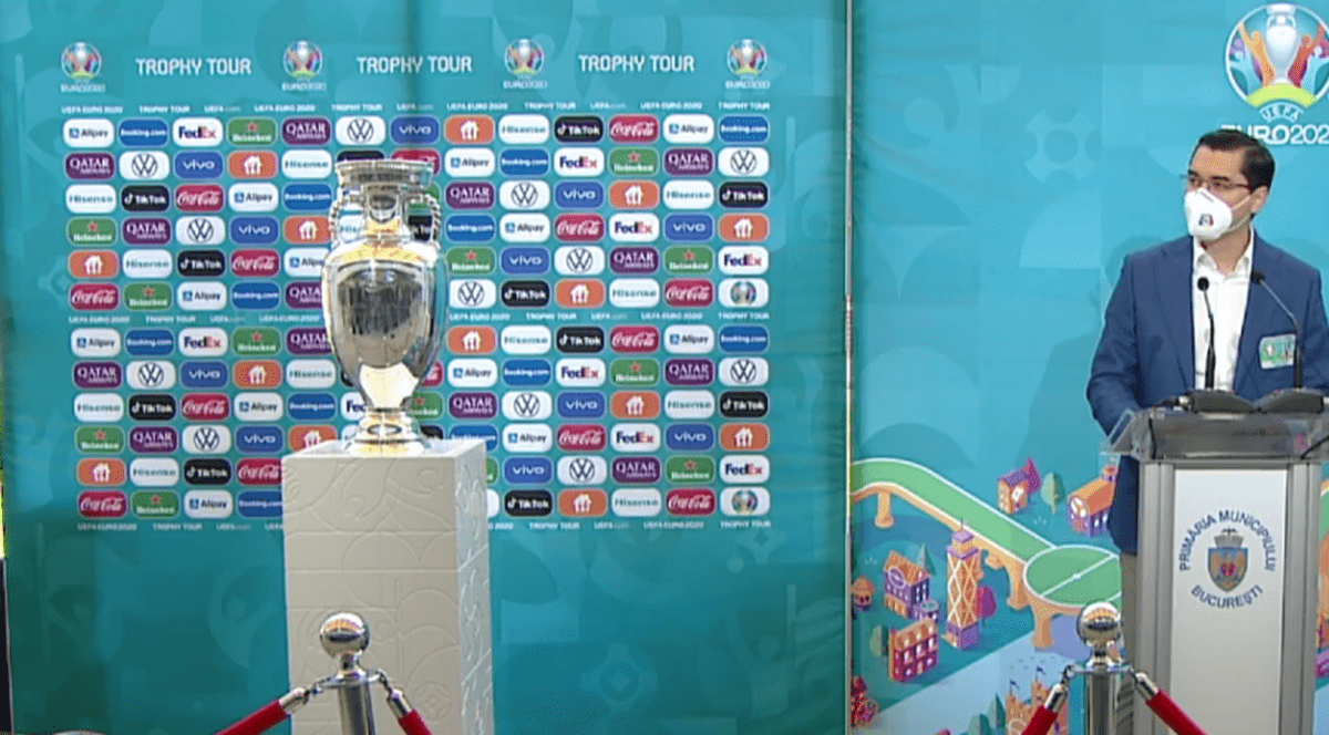 Trofeul Euro 2020 a ajuns la București. În discursul său, Răzvan Burleanu a vorbit despre copilul mort pe un teren de sport, în Galați
